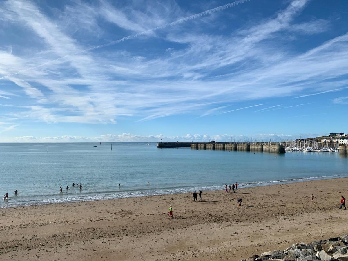 Un Balcon Sur La Mer, Acces Direct A La Plage غرانفيل المظهر الخارجي الصورة